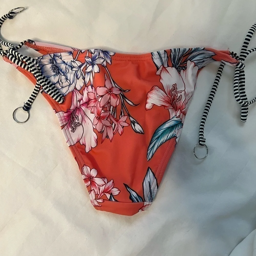 JUNIORS daffodil Bikini bottom Barbie core size junior M